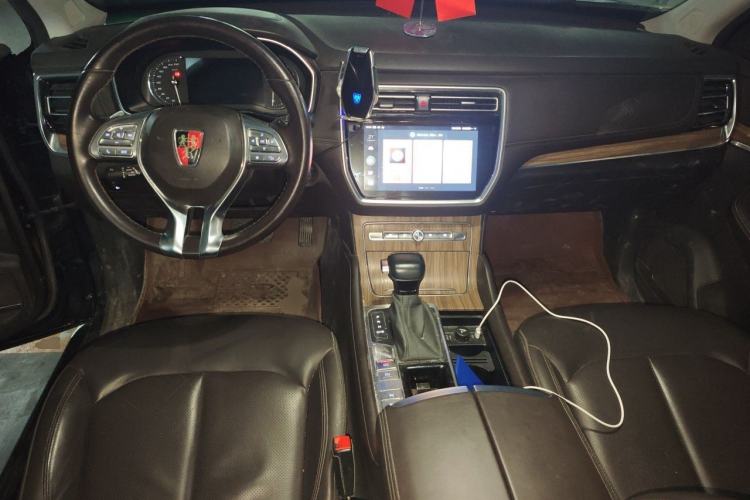 Used Roewe RX8 2019 30T Smart Connectivity Two-Wheel Drive Supreme Flagship Edition Center Console