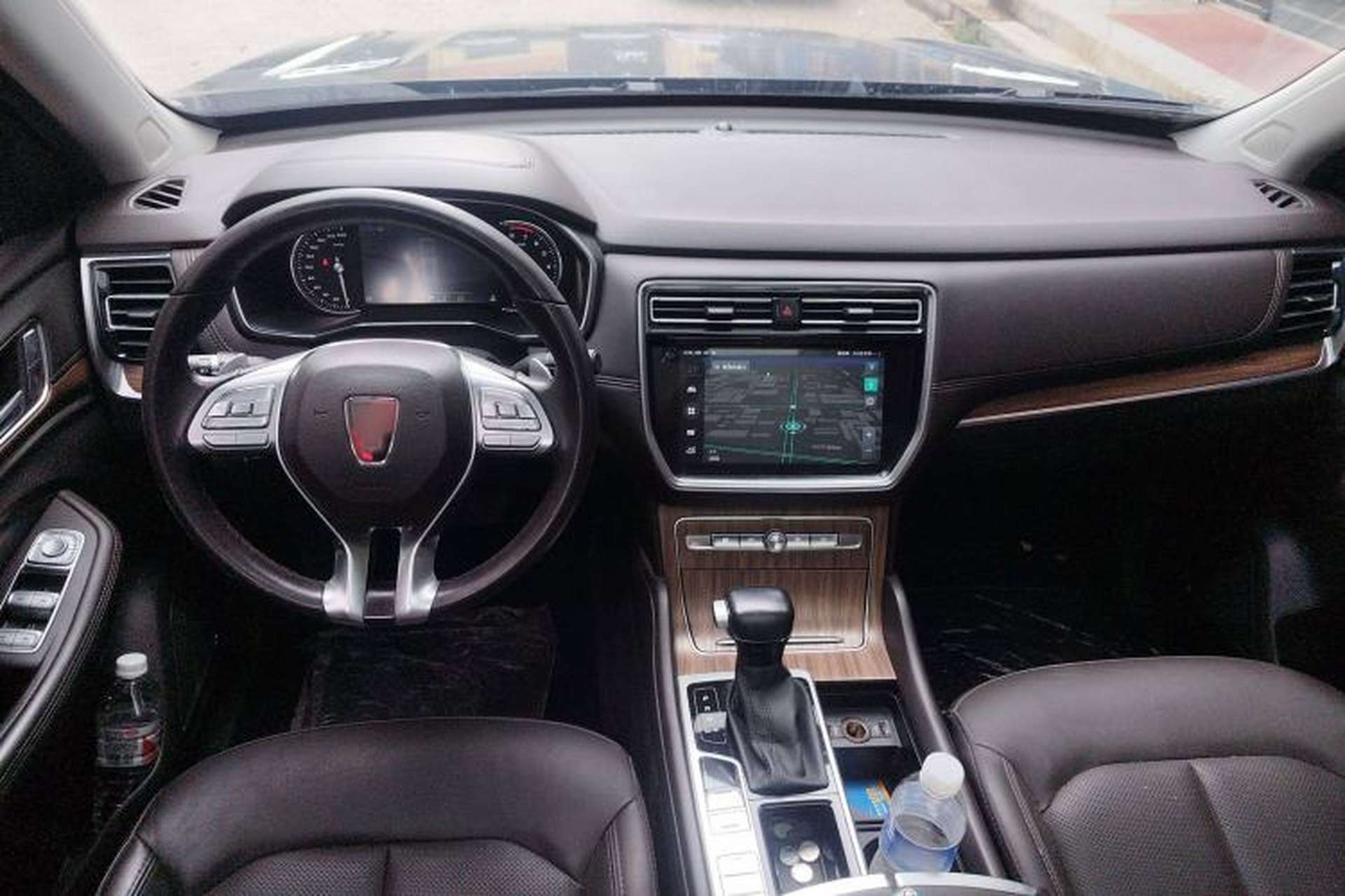 Used Roewe RX8 2019 30T Smart Connectivity Two-Wheel Drive Supreme Flagship Edition Center Console