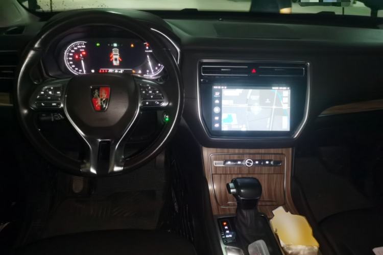 Used Roewe RX8 2019 30T Smart Connectivity Two-Wheel Drive Supreme Flagship Edition Center Console