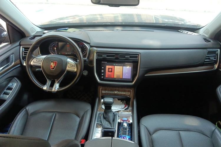 Used Roewe RX8 2019 30T Smart Connectivity Two-Wheel Drive Supreme Flagship Edition Center Console