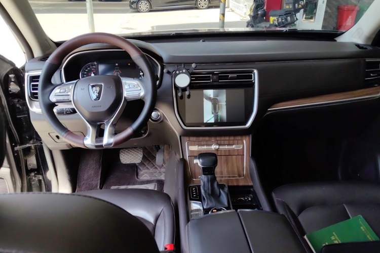 Used Roewe RX8 2019 30T Smart Connectivity Four-Wheel Drive Supreme Flagship Edition Center Console