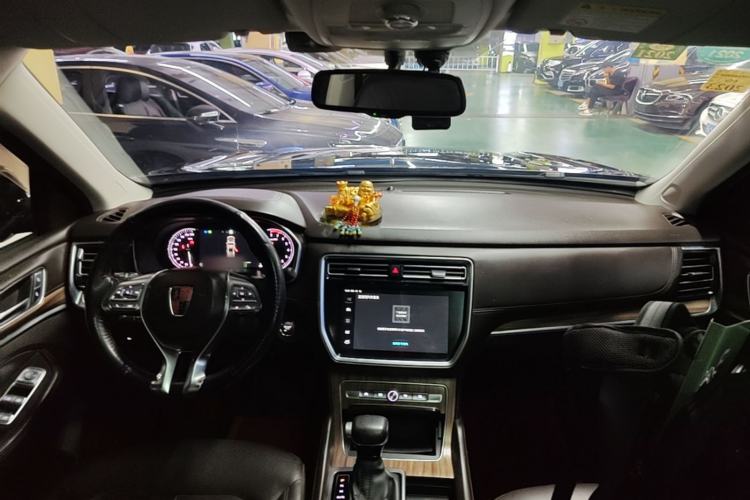 Used Roewe RX8 2019 30T Smart Connectivity Two-Wheel Drive Supreme Flagship Edition Center Console