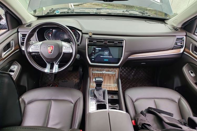 Used Roewe RX8 2019 30T Smart Connectivity Two-Wheel Drive Supreme Flagship Edition Center Console
