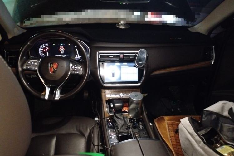 Used Roewe RX8 2019 30T Smart Connectivity Two-Wheel Drive Supreme Flagship Edition Center Console