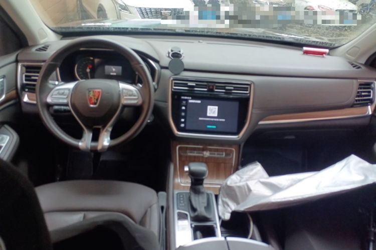 Used Roewe RX8 2019 30T Smart Connectivity Two-Wheel Drive Supreme Flagship Edition Center Console