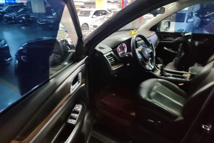 Used Roewe RX8 2019 30T Smart Connectivity Two-Wheel Drive Supreme Flagship Edition Driver Seat