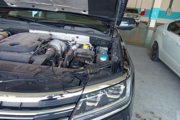 Used Roewe RX8 2019 30T Smart Connectivity Two-Wheel Drive Supreme Flagship Edition Engine Bay Left