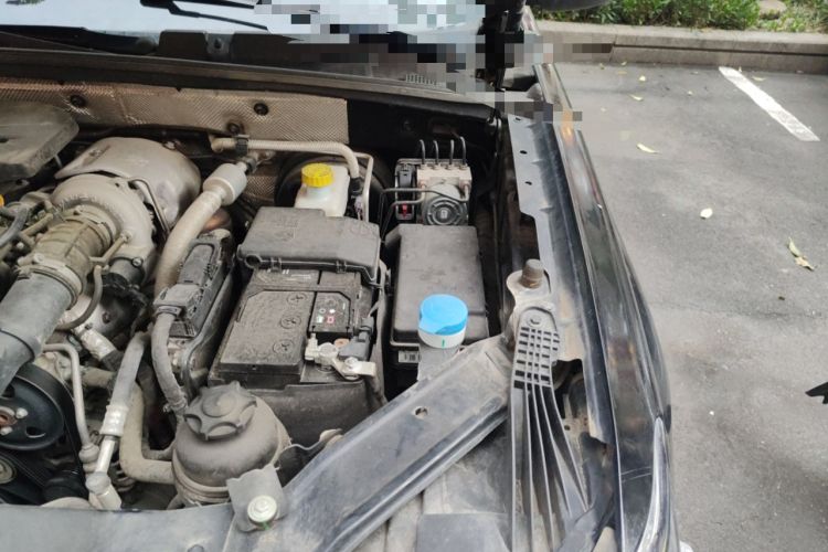Used Roewe RX8 2019 30T Smart Connectivity Two-Wheel Drive Supreme Flagship Edition Engine Bay Left