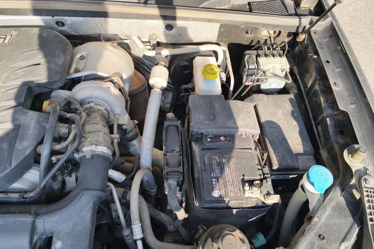 Used Roewe RX8 2019 30T Smart Connectivity Two-Wheel Drive Supreme Flagship Edition Engine Bay Left