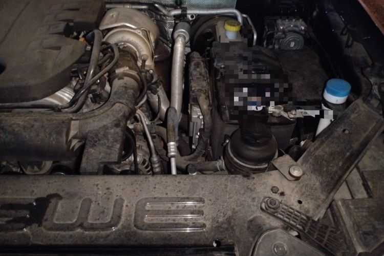 Used Roewe RX8 2019 30T Smart Connectivity Two-Wheel Drive Supreme Flagship Edition Engine Bay Left