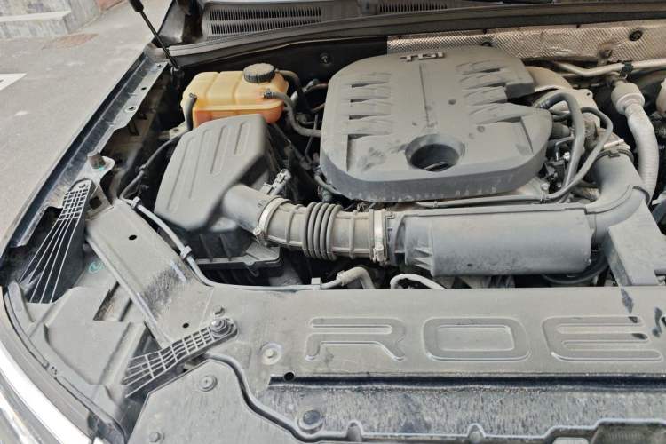 Used Roewe RX8 2019 30T Smart Connectivity Two-Wheel Drive Supreme Flagship Edition Engine Bay Right