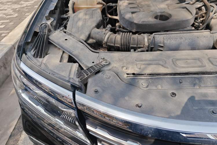 Used Roewe RX8 2019 30T Smart Connectivity Four-Wheel Drive Supreme Flagship Edition Engine Bay Right