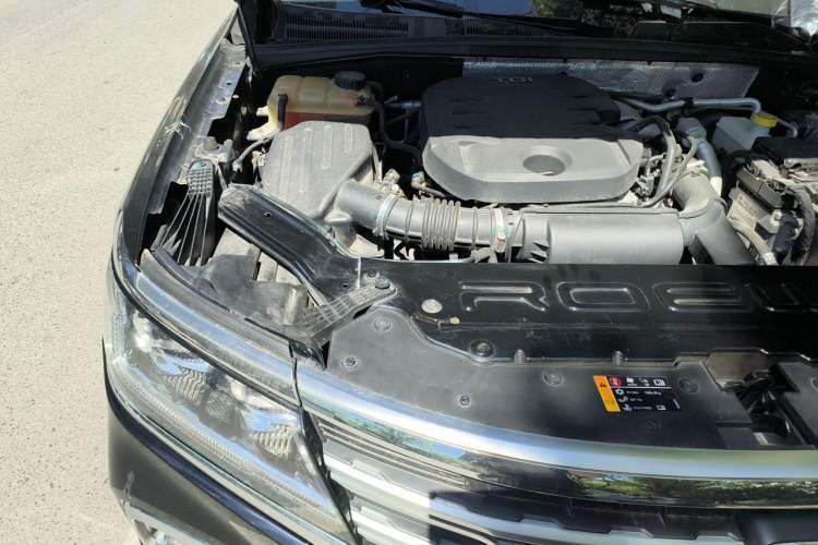 Used Roewe RX8 2019 30T Smart Connectivity Two-Wheel Drive Supreme Flagship Edition Engine Bay Right