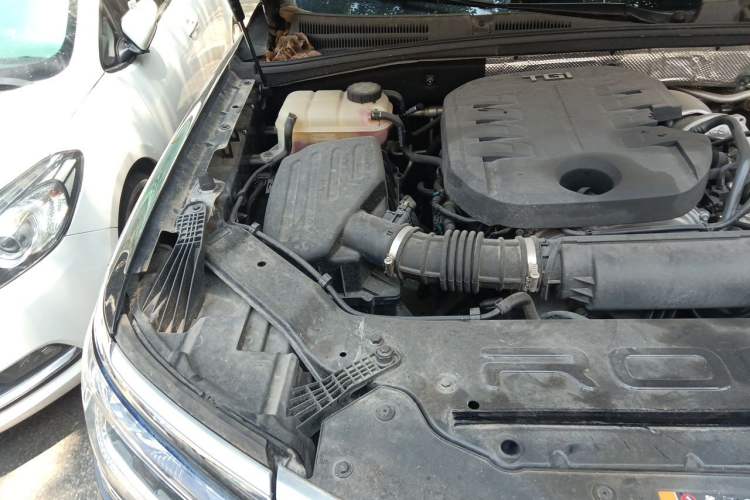 Used Roewe RX8 2019 30T Smart Connectivity Two-Wheel Drive Supreme Flagship Edition Engine Bay Right