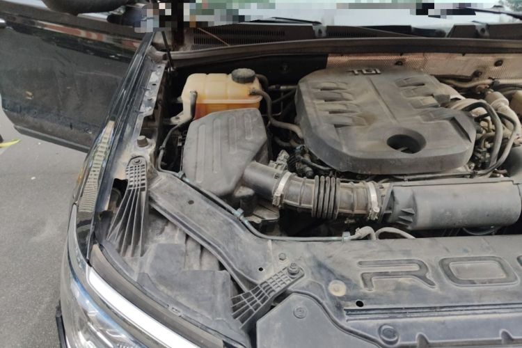 Used Roewe RX8 2019 30T Smart Connectivity Two-Wheel Drive Supreme Flagship Edition Engine Bay Right