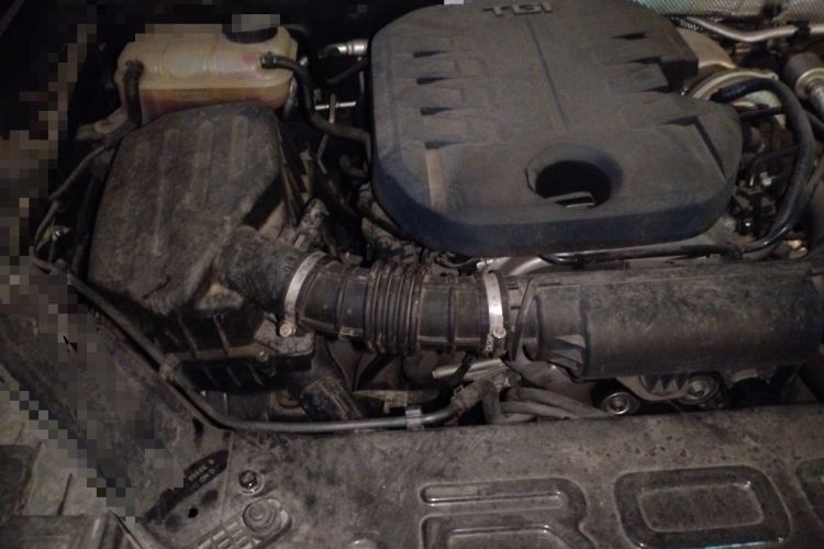 Used Roewe RX8 2019 30T Smart Connectivity Two-Wheel Drive Supreme Flagship Edition Engine Bay Right