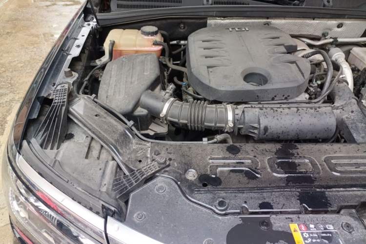 Used Roewe RX8 2019 30T Smart Connectivity Two-Wheel Drive Supreme Flagship Edition Engine Bay Right