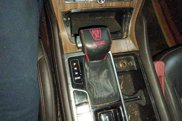 Used Roewe RX8 2019 30T Smart Connectivity Two-Wheel Drive Supreme Flagship Edition Gear Lever