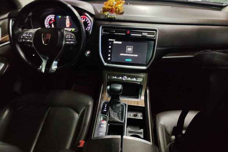 Used Roewe RX8 2019 30T Smart Connectivity Two-Wheel Drive Supreme Flagship Edition Gear Lever