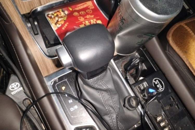 Used Roewe RX8 2019 30T Smart Connectivity Two-Wheel Drive Supreme Flagship Edition Gear Lever