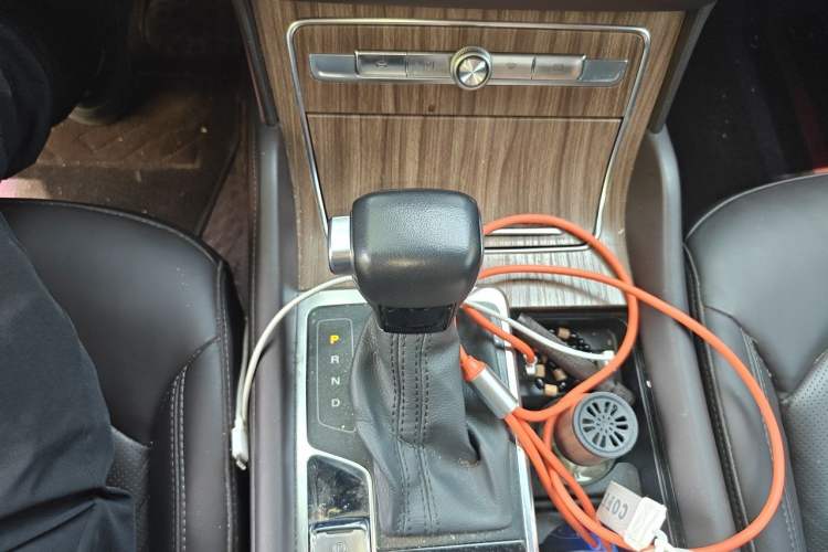 Used Roewe RX8 2019 30T Smart Connectivity Four-Wheel Drive Supreme Flagship Edition Gear Lever