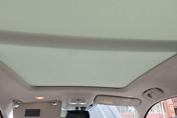 Used Roewe RX8 2019 30T Smart Connectivity Two-Wheel Drive Supreme Flagship Edition Headliner
