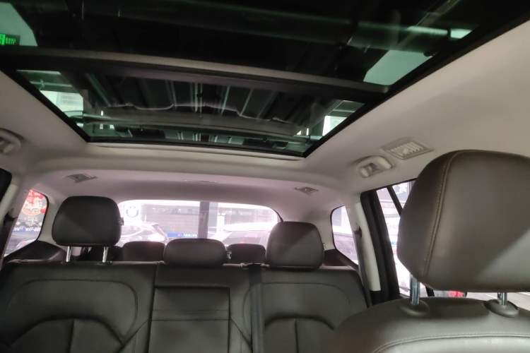 Used Roewe RX8 2019 30T Smart Connectivity Two-Wheel Drive Supreme Flagship Edition Headliner