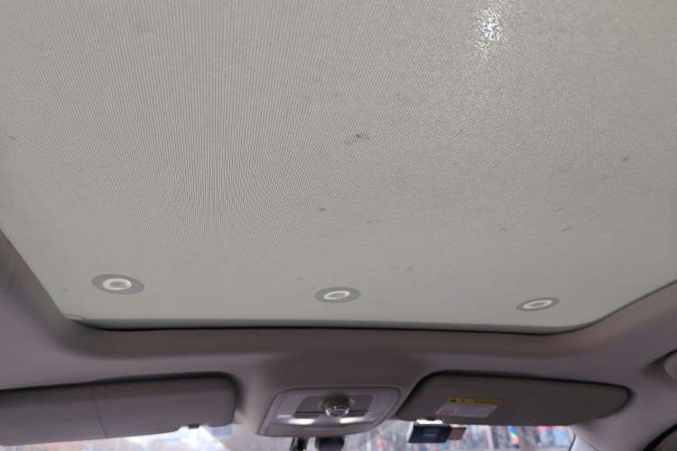 Used Roewe RX8 2019 30T Smart Connectivity Four-Wheel Drive Supreme Flagship Edition Headliner