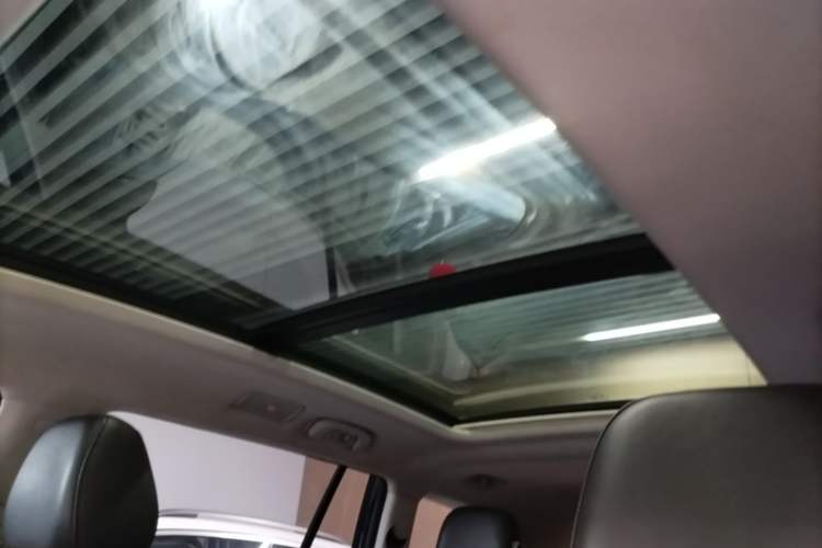Used Roewe RX8 2019 30T Smart Connectivity Two-Wheel Drive Supreme Flagship Edition Headliner