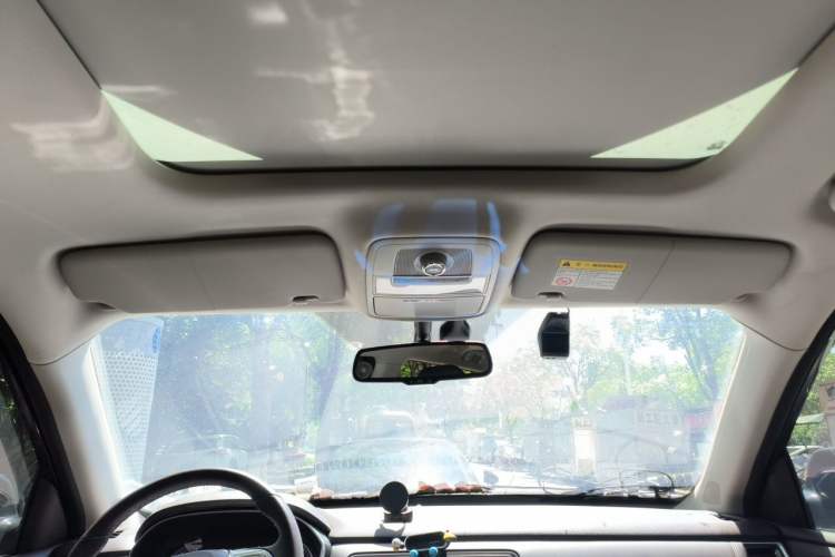Used Roewe RX8 2019 30T Smart Connectivity Two-Wheel Drive Supreme Flagship Edition Headliner