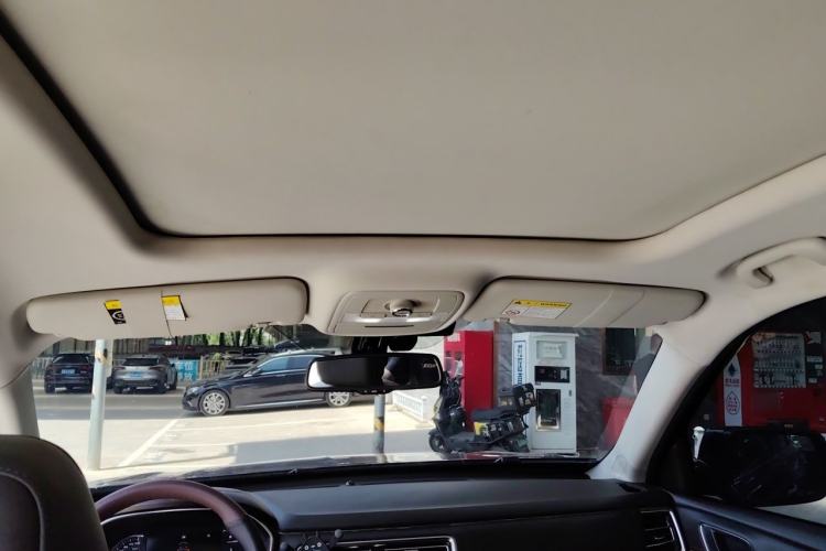Used Roewe RX8 2019 30T Smart Connectivity Four-Wheel Drive Supreme Flagship Edition Headliner