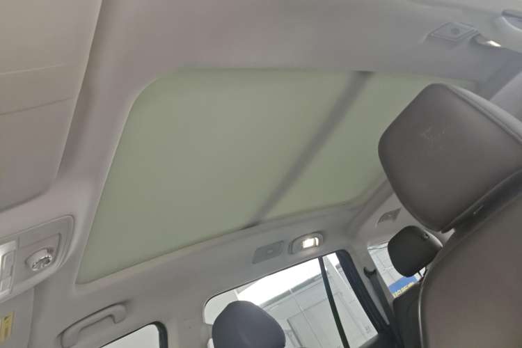 Used Roewe RX8 2019 30T Smart Connectivity Two-Wheel Drive Supreme Flagship Edition Headliner