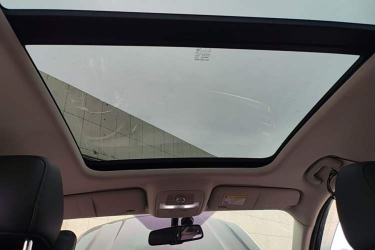 Used Roewe RX8 2019 30T Smart Connectivity Two-Wheel Drive Supreme Flagship Edition Headliner