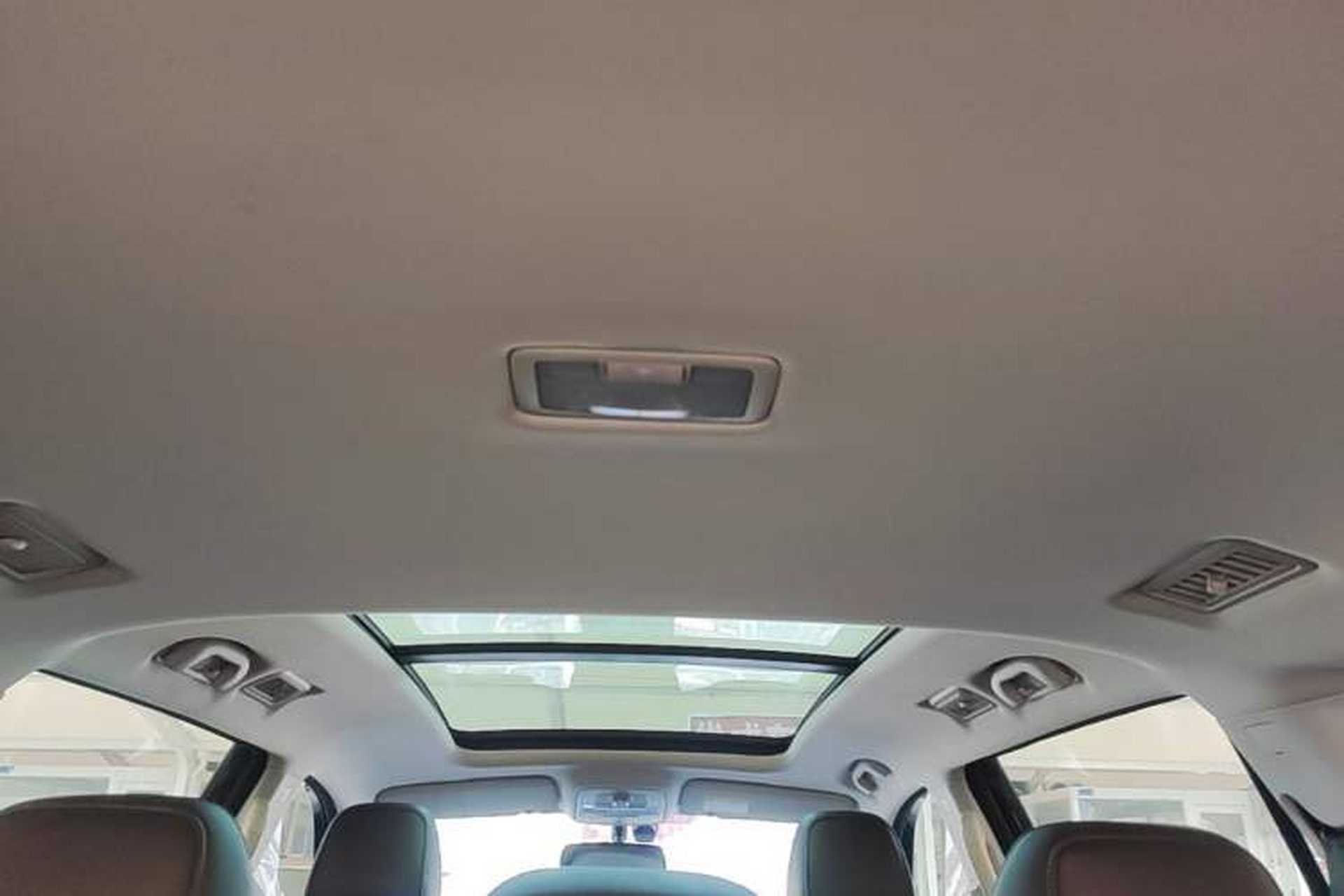 Used Roewe RX8 2019 30T Smart Connectivity Two-Wheel Drive Supreme Flagship Edition Headliner