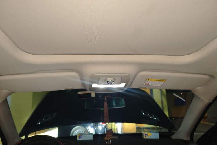 Used Roewe RX8 2019 30T Smart Connectivity Two-Wheel Drive Supreme Flagship Edition Headliner