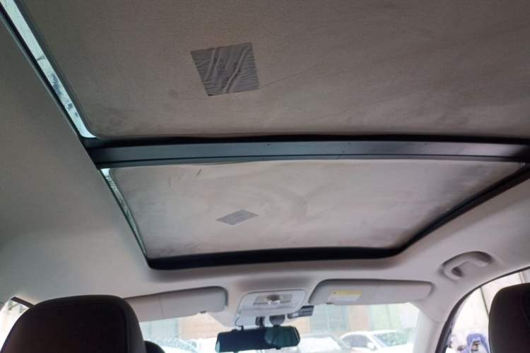 Used Roewe RX8 2019 30T Smart Connectivity Two-Wheel Drive Supreme Flagship Edition Headliner