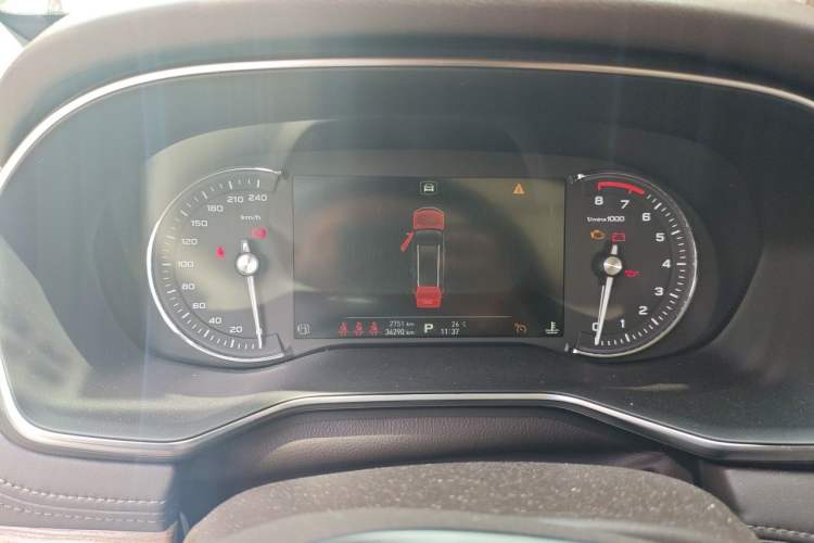 Used Roewe RX8 2019 30T Smart Connectivity Two-Wheel Drive Supreme Flagship Edition Instrument Cluster