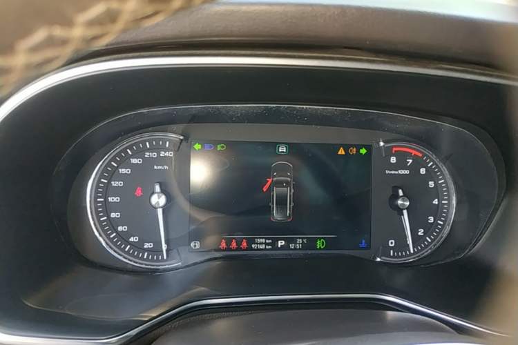 Used Roewe RX8 2019 30T Smart Connectivity Two-Wheel Drive Supreme Flagship Edition Instrument Cluster
