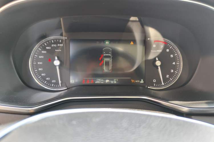 Used Roewe RX8 2019 30T Smart Connectivity Four-Wheel Drive Supreme Flagship Edition Instrument Cluster
