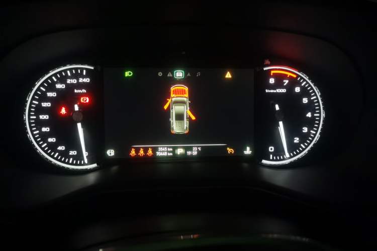 Used Roewe RX8 2019 30T Smart Connectivity Two-Wheel Drive Supreme Flagship Edition Instrument Cluster