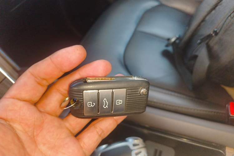 Used Roewe RX8 2019 30T Smart Connectivity Two-Wheel Drive Supreme Flagship Edition Interior 1