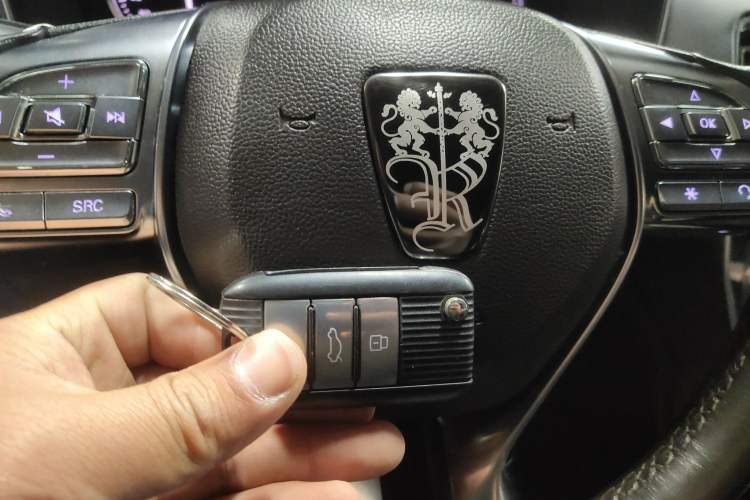 Used Roewe RX8 2019 30T Smart Connectivity Two-Wheel Drive Supreme Flagship Edition Interior 1