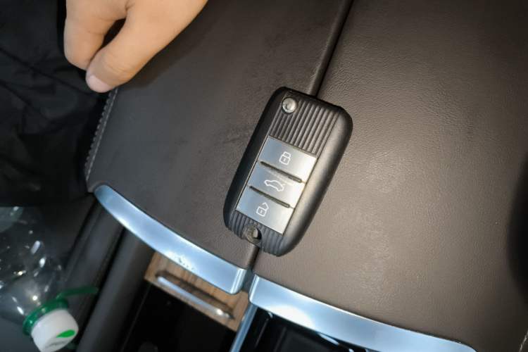 Used Roewe RX8 2019 30T Smart Connectivity Two-Wheel Drive Supreme Flagship Edition Interior 1