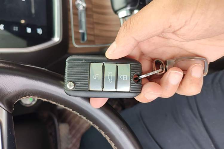 Used Roewe RX8 2019 30T Smart Connectivity Two-Wheel Drive Supreme Flagship Edition Interior 1