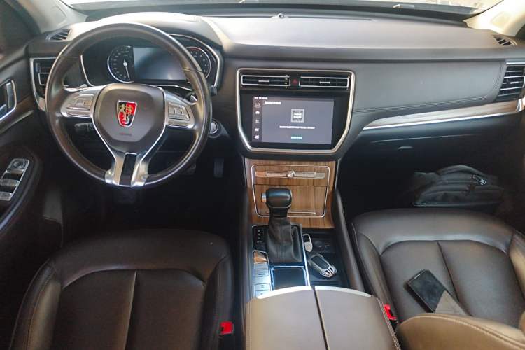 Used Roewe RX8 2019 30T Smart Connectivity Two-Wheel Drive Supreme Flagship Edition Interior 2