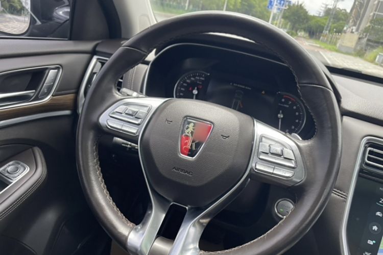 Used Roewe RX8 2019 30T Smart Connectivity Two-Wheel Drive Supreme Flagship Edition Interior 2