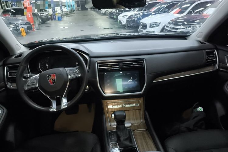 Used Roewe RX8 2019 30T Smart Connectivity Two-Wheel Drive Supreme Flagship Edition Interior 2