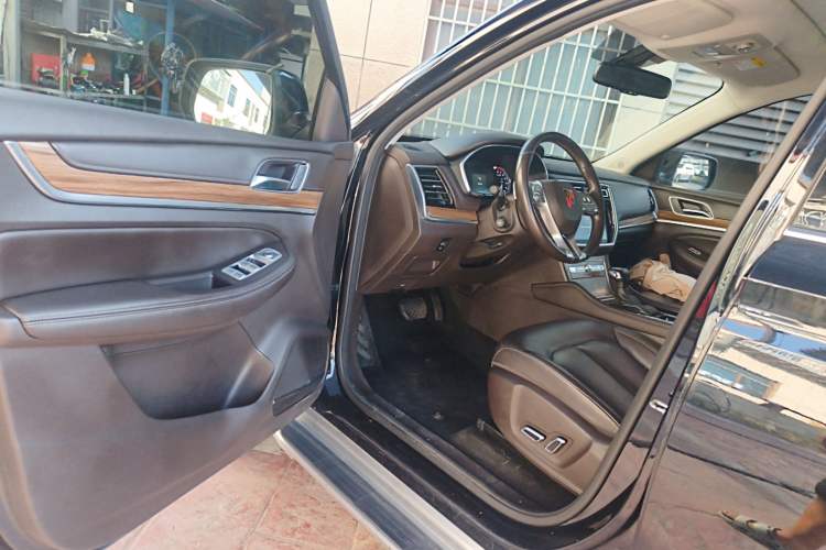 Used Roewe RX8 2019 30T Smart Connectivity Two-Wheel Drive Supreme Flagship Edition Interior 3