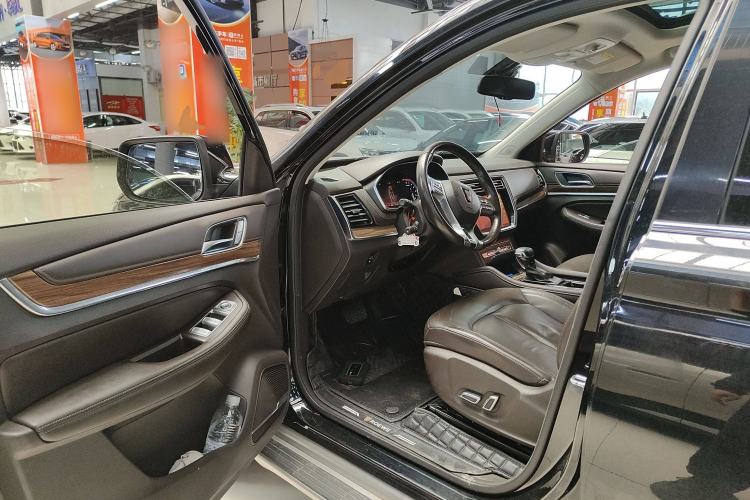 Used Roewe RX8 2019 30T Smart Connectivity Two-Wheel Drive Supreme Flagship Edition Interior 3