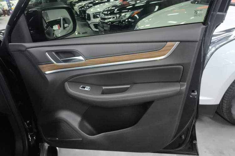 Used Roewe RX8 2019 30T Smart Connectivity Two-Wheel Drive Supreme Flagship Edition Interior 5